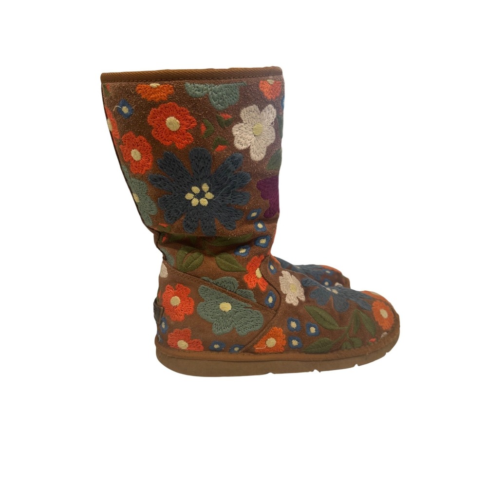 RARE UGG Australia Floral Embroidered Suede Boots oho Flower Bright Artsy Bright